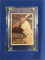 1957 TOPPS WILLIE MAYS #10