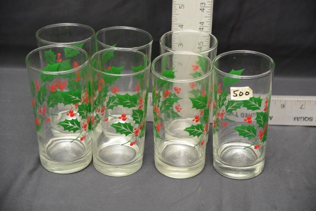 SET OF 7 HOLLY  BERRY DRINKING GLASSES