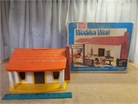 1974 Hasbro Toy Company Weebles West Ranch House
