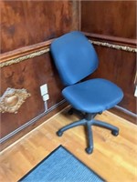 BLUE OFFICE CHAIR