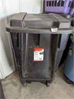 Rubbermaid 50 Gallon Trash Can on Wheels w/ Lid