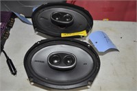 PAIR OF KICKER SPEAKERS