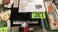 Piano player mouse