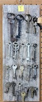 Primitve Skeleton & Key Rack