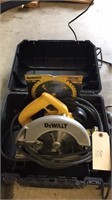 Dewalt corded circular saw with case and extra