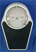 Weight scale with plastic trackers
