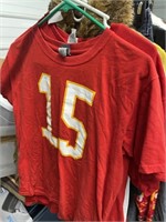 Mahomes shirt size Large