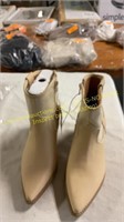 Universal thread boots, size 7