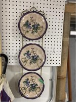 3 Plates In Wall Rack