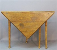 ANTIQUE OAK CORNER TABLE