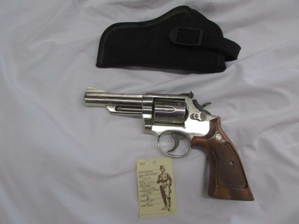 smith & wesson model 19-4  357 magnum handgun