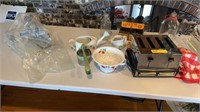 ASSORTMENT OF KITCHEN ITEMS INCLUDING: