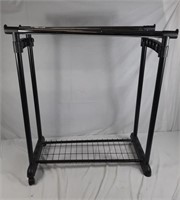 Adjustable height clothing rack