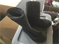 UGG Boots, black size W7