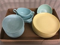 Retro saucers and mini bowls