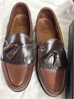 Allen Edmonds size 11 Nashua shoes with carrying
