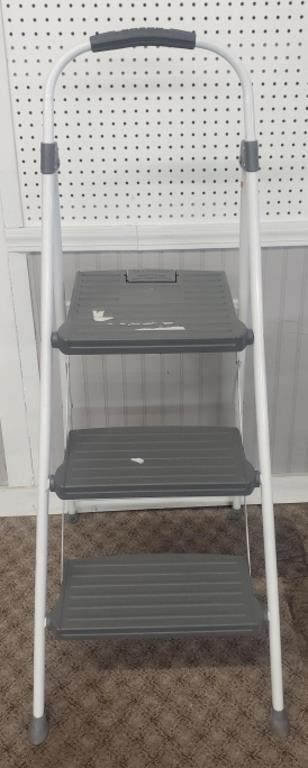 Costco Folding Step Ladder 2ft 4 3/4 in