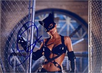 Autograph  Halle Berry Photo