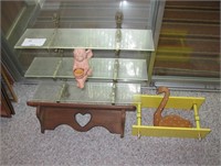 Lot, shelves and assorted decorative accessories