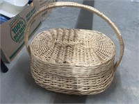 Sewing basket w/ sewing items