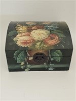 NICE VTG WOODEN FLORAL GREEN JEWELERY BOX