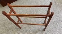 Vintage wood quilt rack, with four bars, measures
