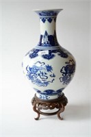 Chinese blue & white glazed vase