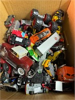LARGE LOT OF TOY CARS
