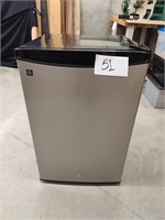 GE dorm mini fridge