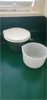 Pampered chef 2 qt batter bowl and glass bake for