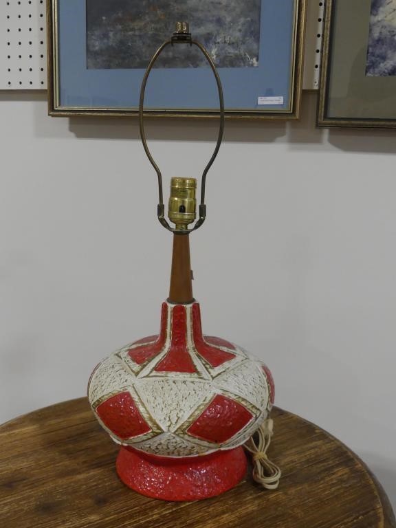 RETRO RED & WHITE TABLE LAMP - 22" OVERALL