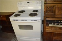 GE Electric Stove/Oven  LIKE NEW!!
