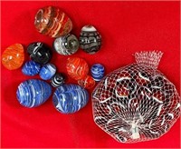 336 - LOT OF ART GLASS EGGS & MARBLES (F82)