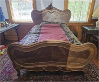 Gorgeous vintage oak wood bed French Prov