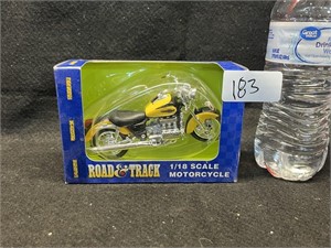 1/18 SCALE ROAD TRACK DIE CAST TOY MOTORCYCLE