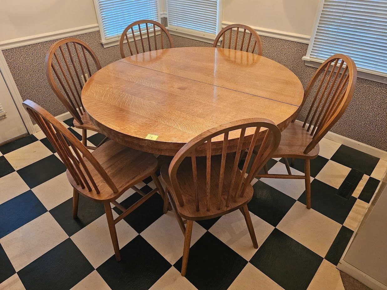 Round Dining Room Table w/6 chairs