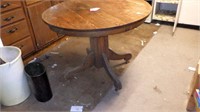 Antique Oak Round Dining Table B