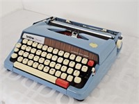 BROTHER OPUS889 TYPEWRITER - 12.5" SQUARE IN CASE