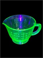 Uranium Glass 2 cup measuring cup 16 oz