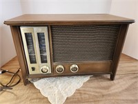 Zenith AM/FM Radio, wood cabinet