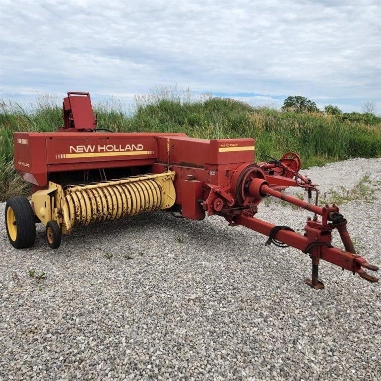 NH 315 Baler w/ #70 Thrower. Fork Bent.