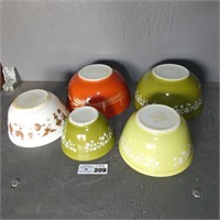 (5) Assorted Pyrex Mixing Bowls
