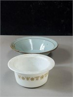 Pyrex bowl & blue cereal bowl