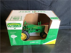 1/16 John Deere Tractor