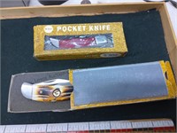 2 vintage pocket knives with boxes