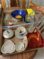 2 Flats Glassware, Ash trays and Glass basket