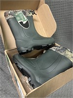 Kamik youth size 4 boots