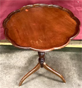 Vintage Mahogany Scalloped Side Table