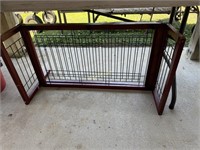 Burgundy pet fence adjustable, measures: 39"W x
