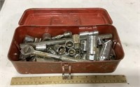 Metal tool box w/ sockets & ratchets - Mix